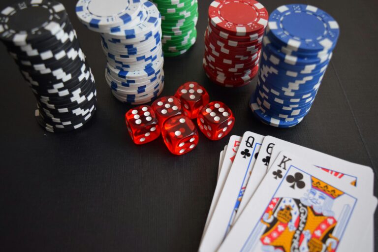 Cómo Jugar al Póker: Guía para Principiantes